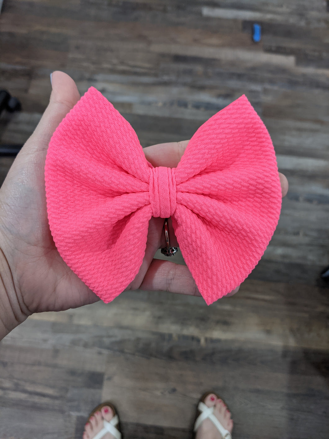Neon pink bullet bow (3